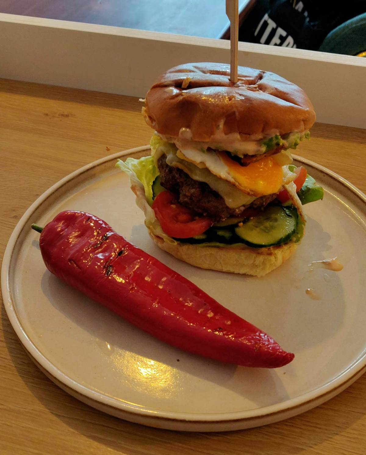 Zelfgemaakte klassieke eindbaas hamburger